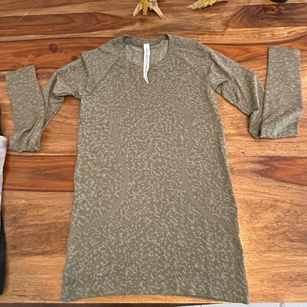 Tech Swiftly Longsleeve (Size 4) - image 1